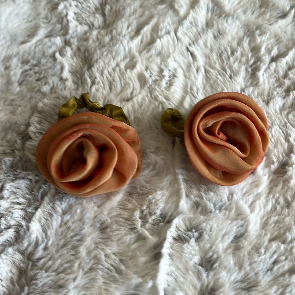 Flower hair ties